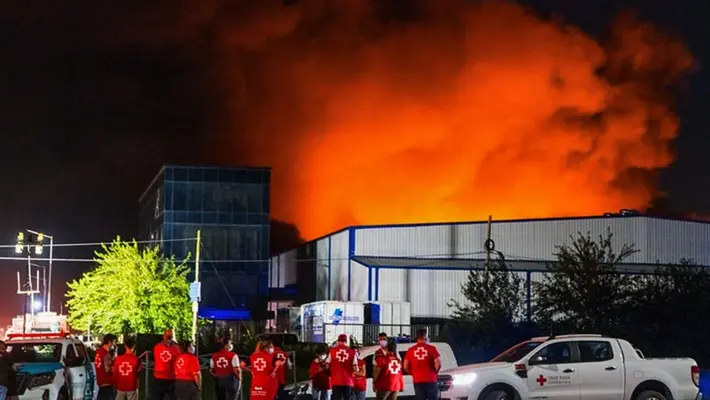 VIDEO: Explosión en fábrica química deja más de 20 heridos y 12 empresas destruidas