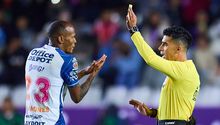 Polémica arbitral en el Pachuca vs Chivas tras supuesta expulsión de Luis Quiñones