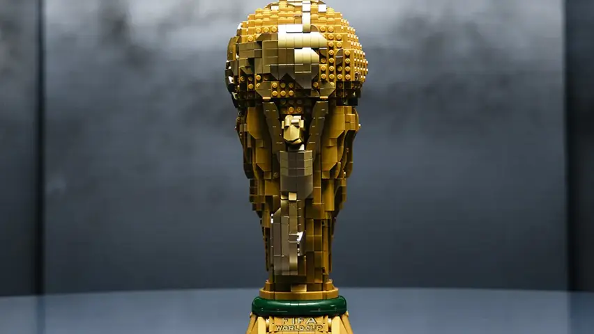 FIFA y LEGO se unen para el Mundial 2026 con una réplica del trofeo a escala | X: CAPTURA DE PANTALLA