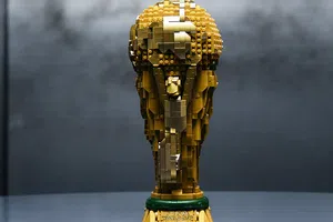 FIFA y LEGO se unen para el Mundial 2026 con una réplica del trofeo a escala