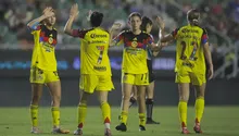 ¡De la cancha a las pistas! América Femenil realiza dinámica con Red Bull previo al juego con Red Bull