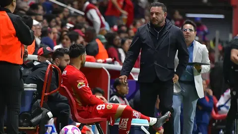 Jaime Lozano lamentó desafortunada lesión de Alexis Vega: “Espero su pronta recuperación”