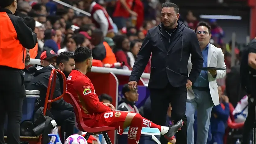 Jaime Lozano lamentó desafortunada lesión de Alexis Vega: “Espero su pronta recuperación”