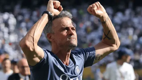Luis Enrique es el ganador al premio del Mejor entrenador del año; superó a Javier Aguirre