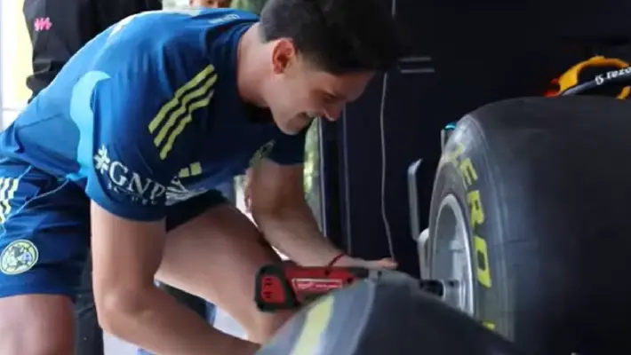 ¡A lo F1! Jugadores del América cambiaron neumáticos del ‘RB21’