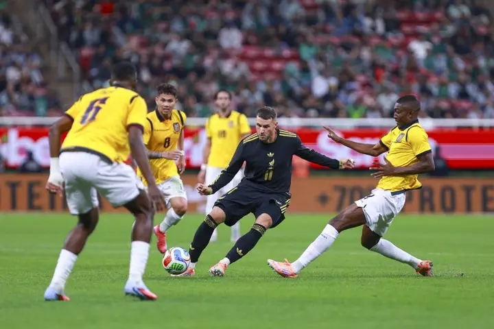 Santiago Gimémez en el partido contra Ecuador | MEXSPORT
