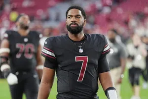 Jacoby Brissett establece récord de pases completos en un partido; aunque Arizona perdió