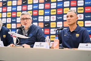 Exjugador de Pumas se perfila para reemplazar a Miguel Mejía Barón y Eduardo Saracho