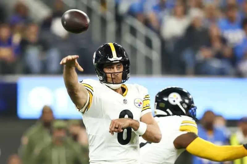 Aaron Rodgers, con Steelers | AP