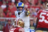 Stafford lanza cuatro pases de TD y los Rams vencen 42-26 a los 49ers