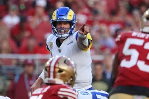 Stafford lanza cuatro pases de TD y los Rams vencen 42-26 a los 49ers