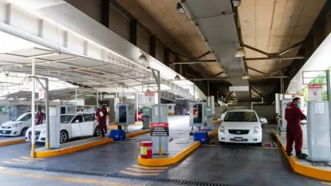 ¿Vas a verificar tu auto? Estos son los horarios especiales del 24 y 31 de diciembre