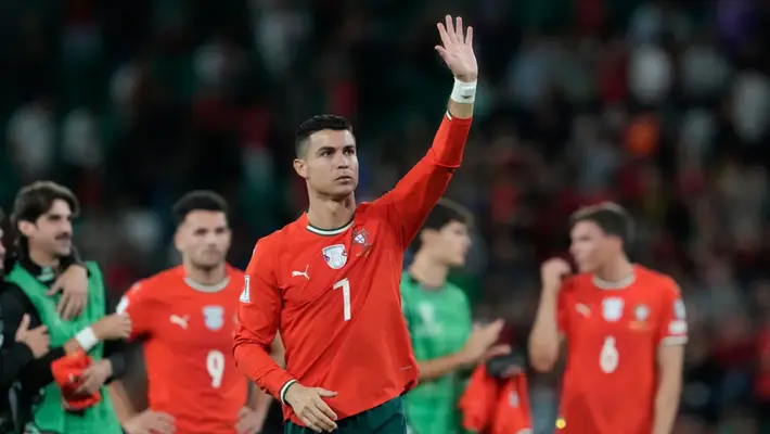 Cristiano Ronaldo celebra convertirse en el máximo goleador de eliminatorias