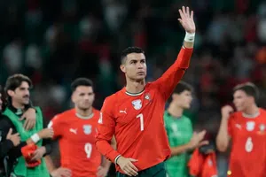 Cristiano Ronaldo celebra convertirse en el máximo goleador de eliminatorias