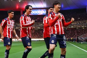 ¡Jutsu de victoria! Chivas goleó a Atlas en el Clásico Tapatío con hat-trick de 'Hormiga' González