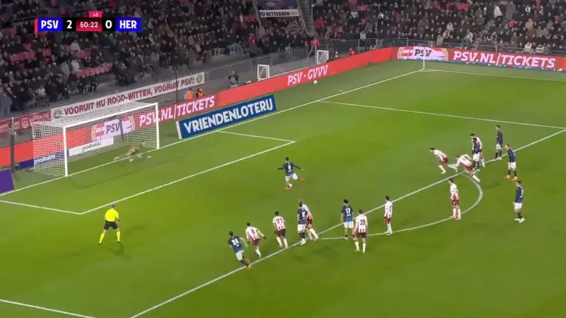 VIDEO: Insólito penal en la Eredivisie que le da la vuelta al mundo