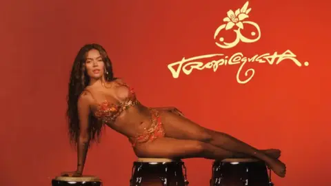 Así podrás ver “La Premiere”, el especial de Karol G y Tropicoqueta
