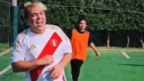 ¡De crack! Cristian Castro se luce con ‘golazo’ y desata la locura en cascarita