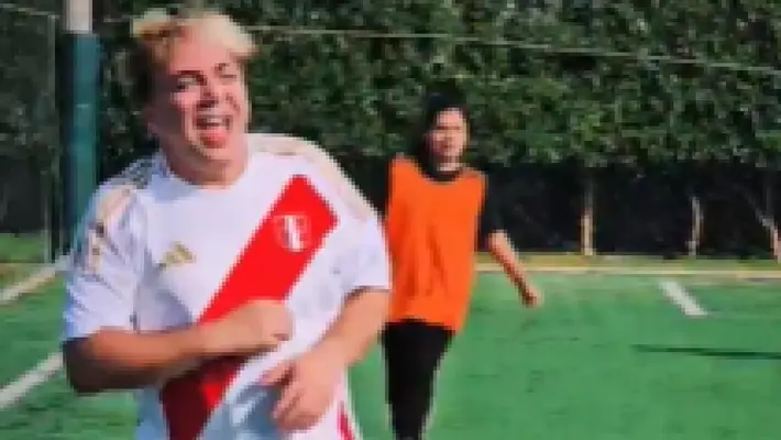 ¡De crack! Cristian Castro se luce con ‘golazo’ y desata la locura en cascarita