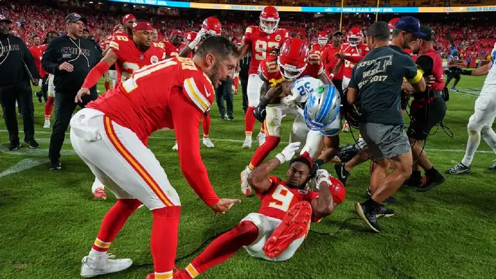 Dan Campbell, HC de Detroit, condena acción de Brian Brunch ante Chiefs