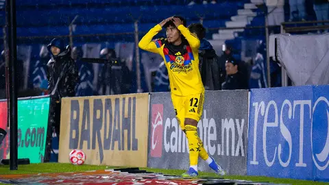¡Pasado celeste! Afición le recuerda a Isaías Violante su afición al Cruz Azul previo al Clásico Joven