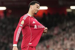 ¿Reviven los Reds? Liverpool vence a Brighton con doblete de Ekitiké