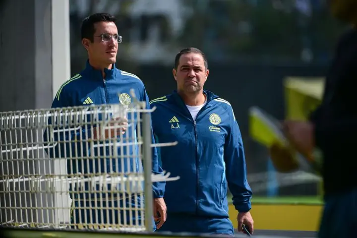 André Jardine en un entrenamiento de las Águilas | Imago7