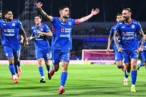 Cruz Azul vence al América en el Clásico Joven y es segundo en la tabla general