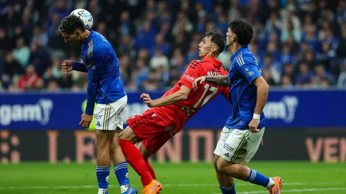 Real Oviedo y Osasuna igualan sin goles en el Tartiere y siguen en el fondo de la tabla
