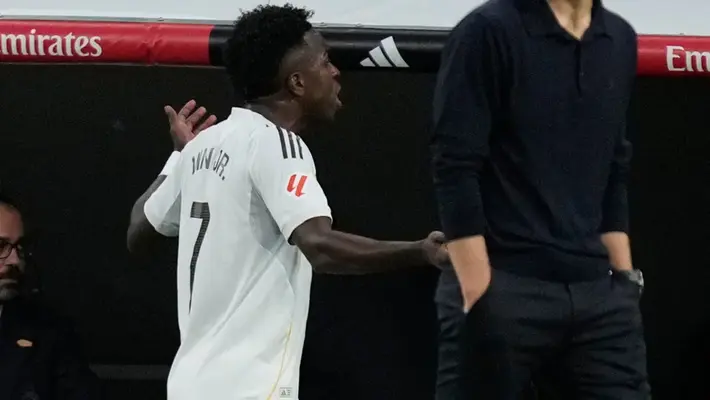 Vinicius ofrece disculpas a la afición del Real Madrid por su actitud en el Clásico