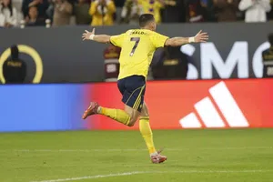 Cristiano Ronaldo marca chilena en goleada de Al Nassr, con gran actuación de Joao Félix