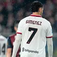Milan aclara situación de Santiago Giménez en medio de versiones en Italia