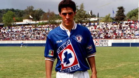 ¿Cuáles fueron los jugadores y técnicos más importantes que representó Carlos Hurtado?