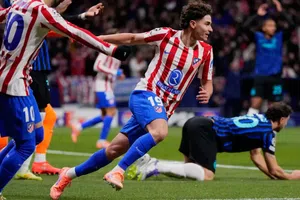 ¿Julián Álvarez al Barcelona? Atlético de Madrid niega rumores