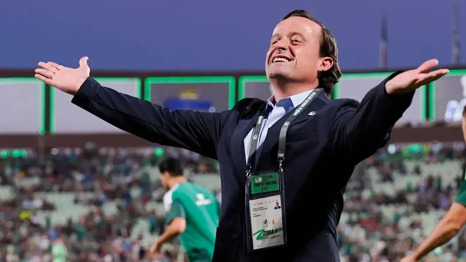¡Cada vez menos! Mikel Arriola celebra cuenta regresiva de 200 días para el Mundial