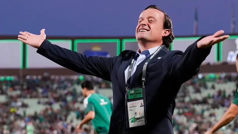 ¡Cada vez menos! Mikel Arriola celebra cuenta regresiva de 200 días para el Mundial