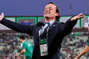 ¡Cada vez menos! Mikel Arriola celebra cuenta regresiva de 200 días para el Mundial