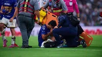¡Ahí vamos de nuevo! JJ Macías se lesionó en el partido ante Rayados; abandonó el campo en camilla