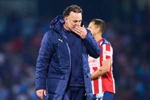 VIDEO: Gabriel Milito recibe 'cachetada' por miembro de Cruz Azul