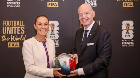 VIDEO: Sheinbaum en el sorteo del Mundial 2026: así fue su aparición en Washington