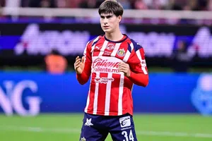 Chivas avanza en la renovación de Armando “Hormiga” González por cinco años