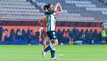 Pachuca vence a Chivas con una jugadora menos en un duelo de récords rotos