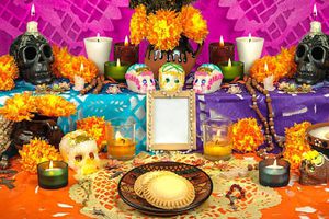 ¿Qué hacer con la comida de la ofrenda? Así puedes honrar la tradición sin desperdiciar