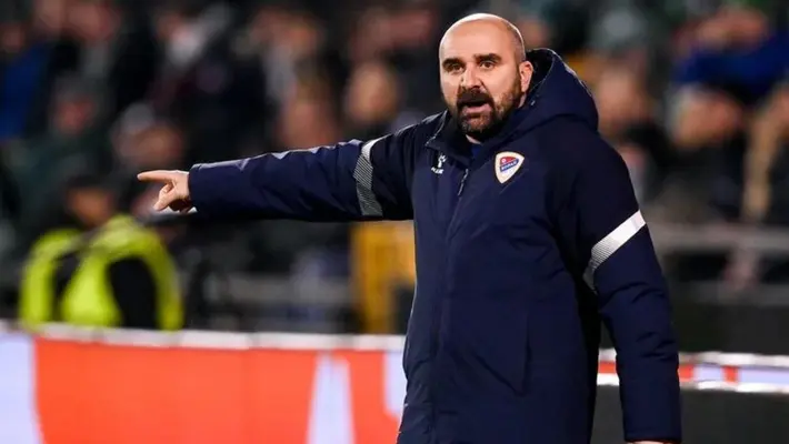 Entrenador bosnio sufrió un infarto en pleno partido y falleció minutos después
