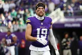 Minnesota Vikings liberan a su legendario receptor Adam Thielen