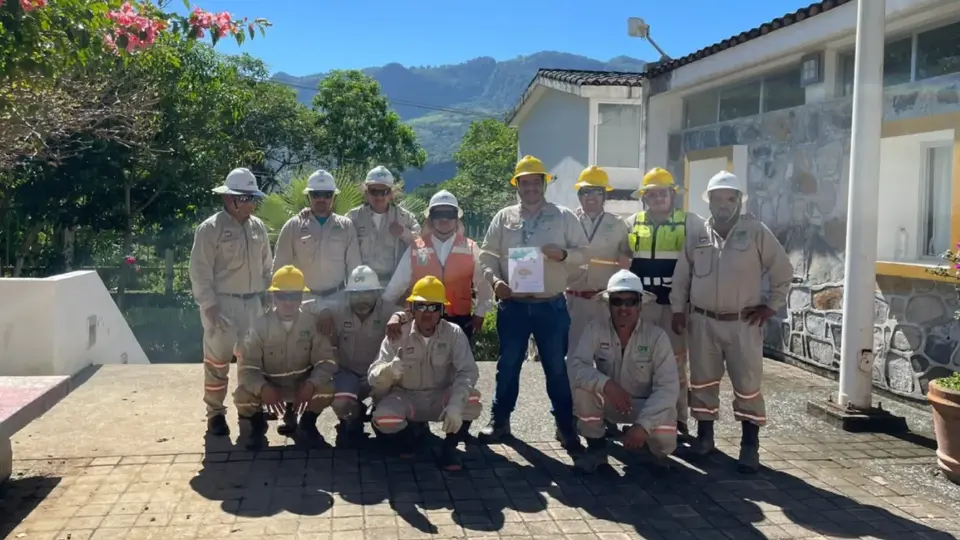 CFE restablece al 100% el suministro eléctrico en la región oriente de México