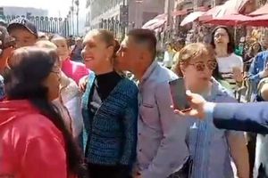 Presidenta Claudia Sheinbaum sufre acoso mientras caminaba por el Centro Histórico