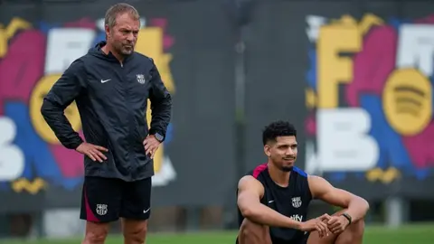 Hansi Flick confirma baja de Ronald Araújo para el juego ante el Atlético por tema privado: "Pido que lo respeten"