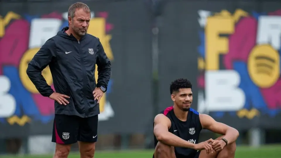 Hansi Flick confirma baja de Ronald Araújo para el juego ante el Atlético por tema privado: "Pido que lo respeten"