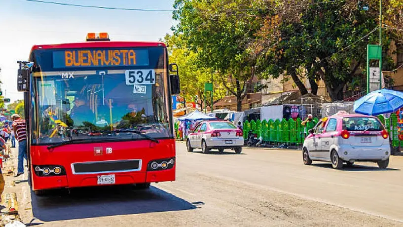 Metrobús CDMX prepara cambio de ruta en la Línea 4 por culpa de comerciantes, mototaxis y peatones